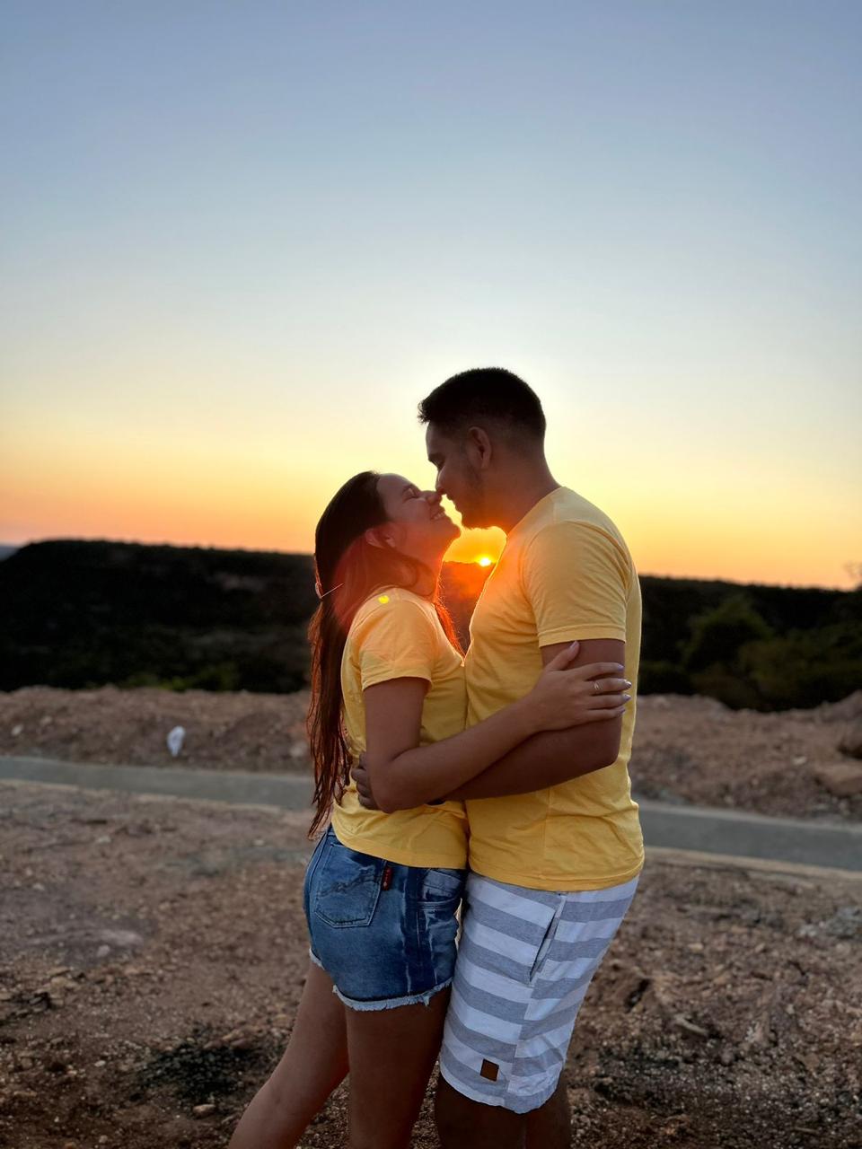 João Gabriel e Ana Beatriz no pôr do sol
